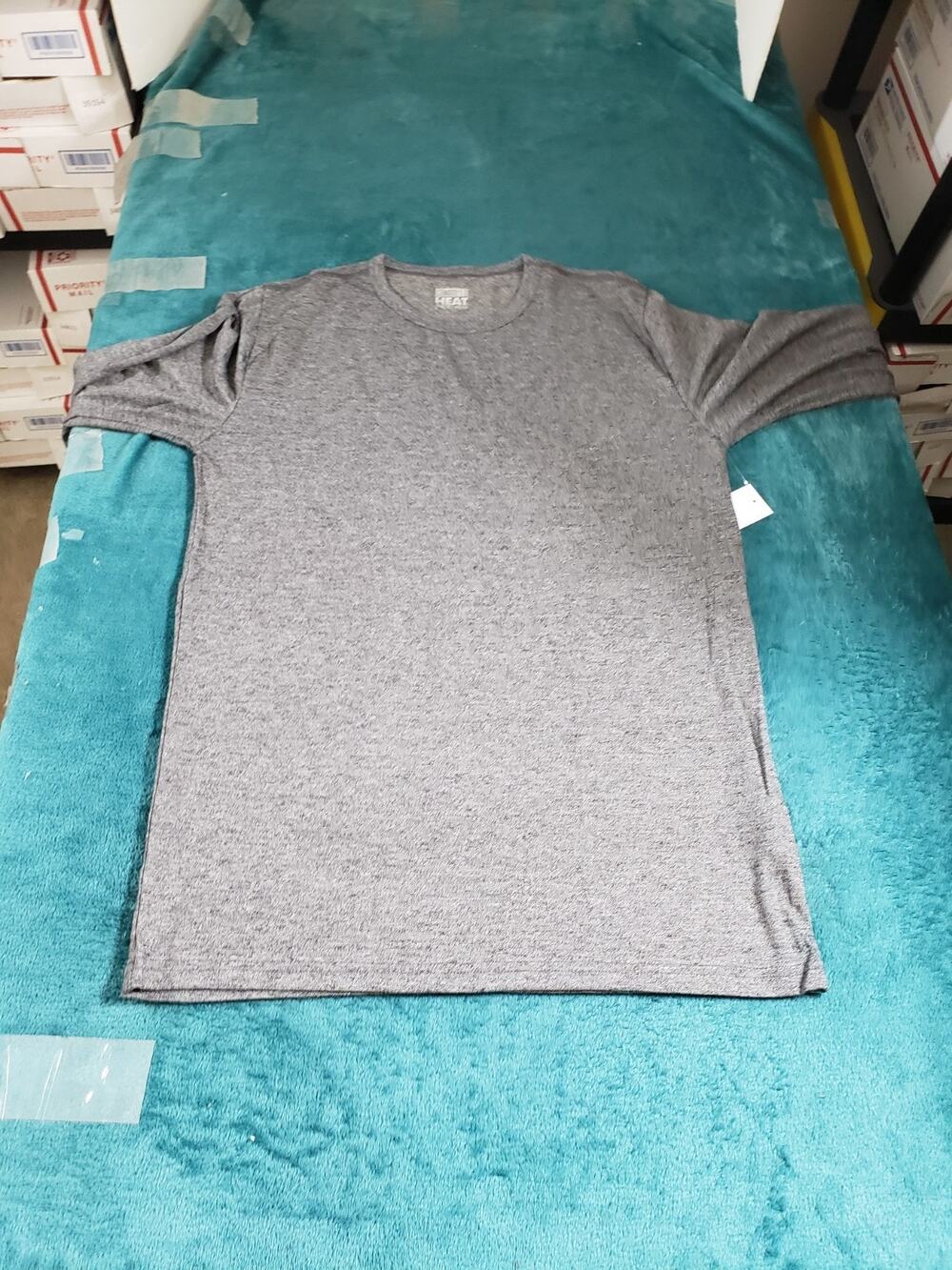 32 Degrees Shirt Size Medium Men Gray Tee Long Sleeve Top Lightweight Heat NWT
